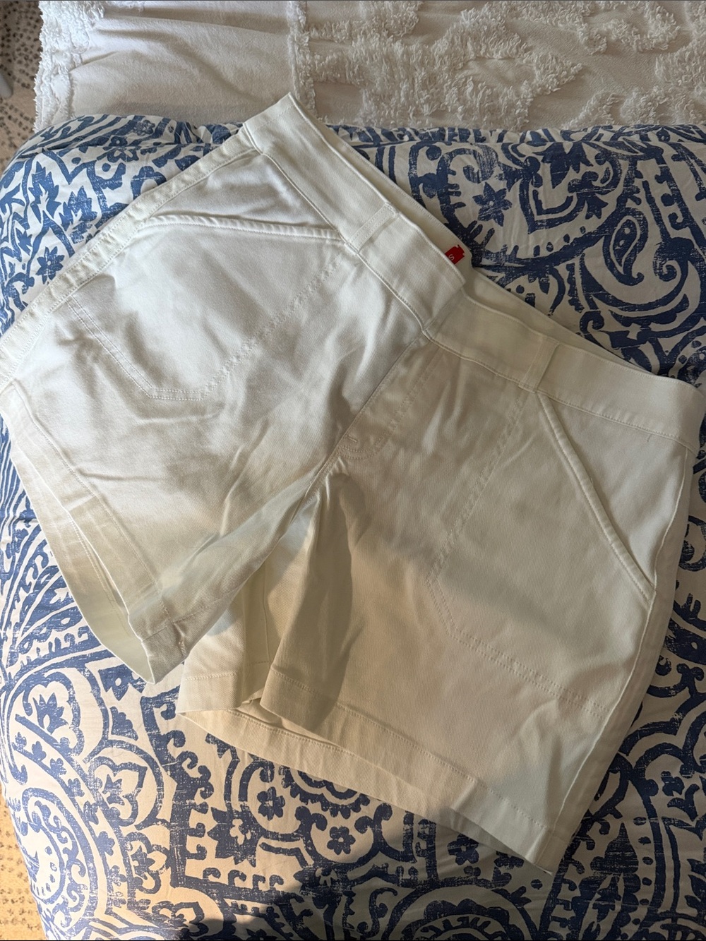SPANX White Pull-On Shorts with Pockets XL!